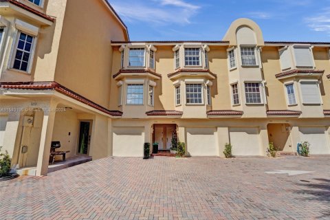 Townhouse in Hollywood, Florida 3 bedrooms, 174.38 sq.m. № 1033517 - photo 23