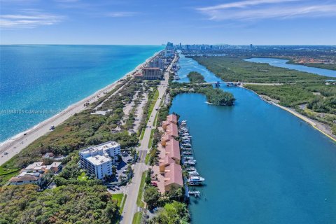 Townhouse in Hollywood, Florida 3 bedrooms, 174.38 sq.m. № 1033517 - photo 11