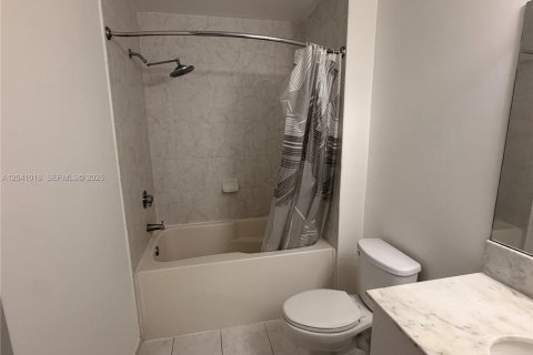 Condo in Miami, Florida, 1 bedroom  № 2193164 - photo 10