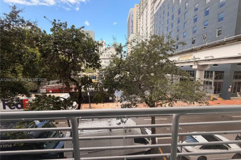 Condo in Miami, Florida, 1 bedroom  № 2193164 - photo 12