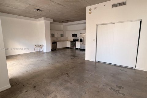 Condo in Miami, Florida, 1 bedroom  № 2193164 - photo 6