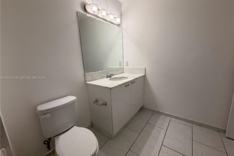 Condo in Miami, Florida, 1 bedroom  № 2193164 - photo 9