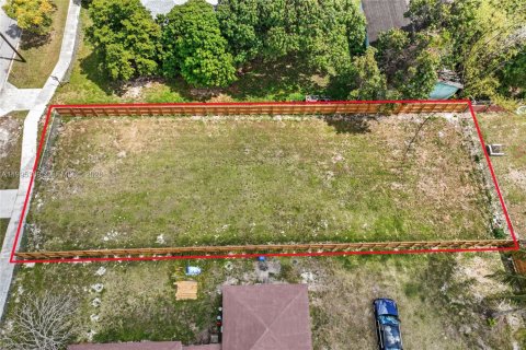 Propiedad comercial en venta en Florida City, Florida № 2063755 - foto 5