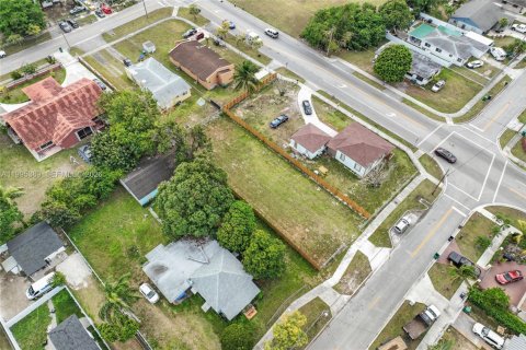 Propiedad comercial en venta en Florida City, Florida № 2063755 - foto 14