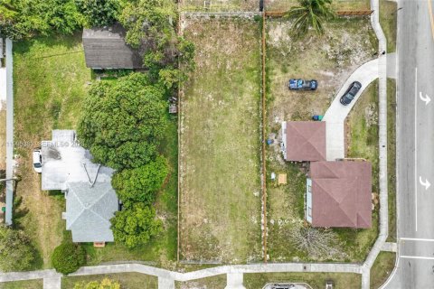 Propiedad comercial en venta en Florida City, Florida № 2063755 - foto 12