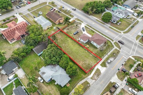 Propiedad comercial en venta en Florida City, Florida № 2063755 - foto 2