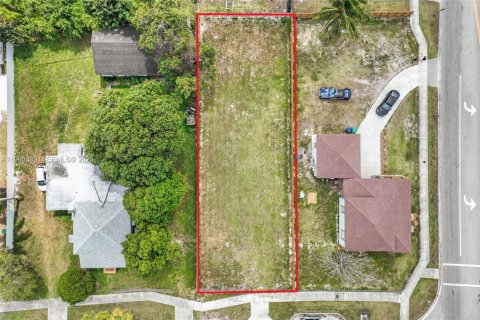 Propiedad comercial en venta en Florida City, Florida № 2063755 - foto 8