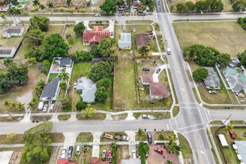 Propiedad comercial en venta en Florida City, Florida № 2063755 - foto 13