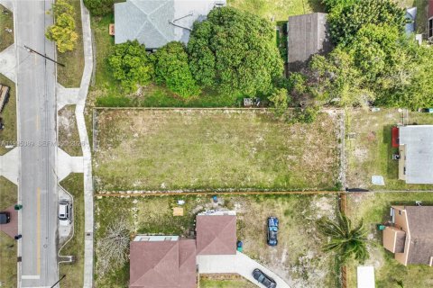 Propiedad comercial en venta en Florida City, Florida № 2063755 - foto 18