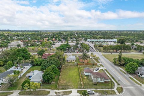 Propiedad comercial en venta en Florida City, Florida № 2063755 - foto 15