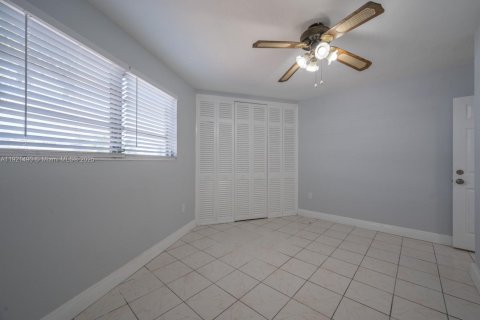 Condominio en alquiler en Miami, Florida, 2 dormitorios, 79.9 m2 № 1975927 - foto 18