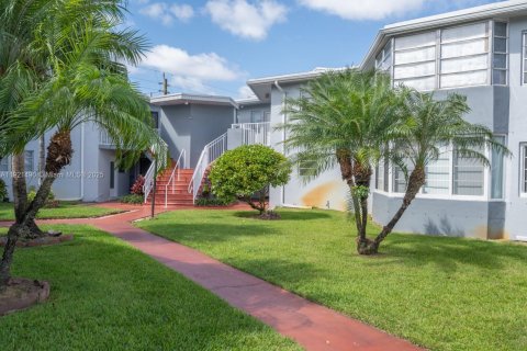 Condominio en alquiler en Miami, Florida, 2 dormitorios, 79.9 m2 № 1975927 - foto 6