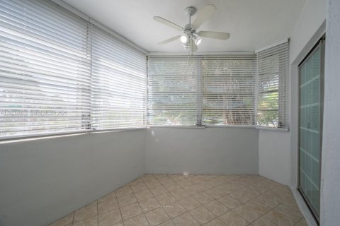 Condominio en alquiler en Miami, Florida, 2 dormitorios, 79.9 m2 № 1975927 - foto 16