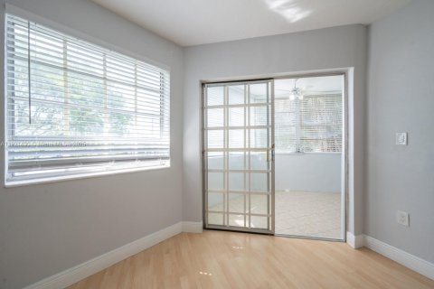 Condominio en alquiler en Miami, Florida, 2 dormitorios, 79.9 m2 № 1975927 - foto 15