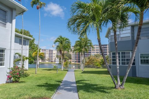 Condominio en alquiler en Miami, Florida, 2 dormitorios, 79.9 m2 № 1975927 - foto 5