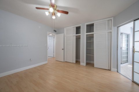 Condominio en alquiler en Miami, Florida, 2 dormitorios, 79.9 m2 № 1975927 - foto 23