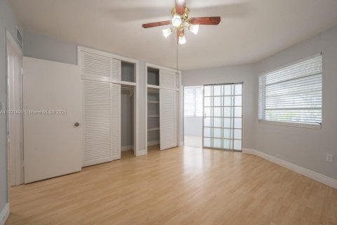 Condominio en alquiler en Miami, Florida, 2 dormitorios, 79.9 m2 № 1975927 - foto 24