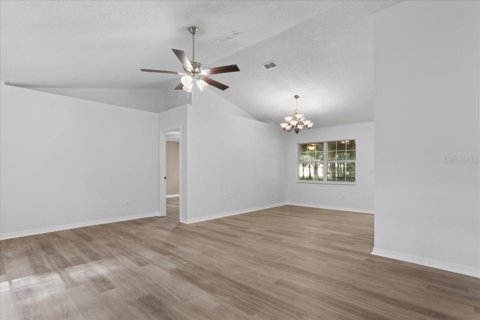 House in Reddick, Florida 3 bedrooms, 166.02 sq.m. № 1884526 - photo 8