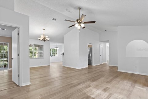 House in Reddick, Florida 3 bedrooms, 166.02 sq.m. № 1884526 - photo 9