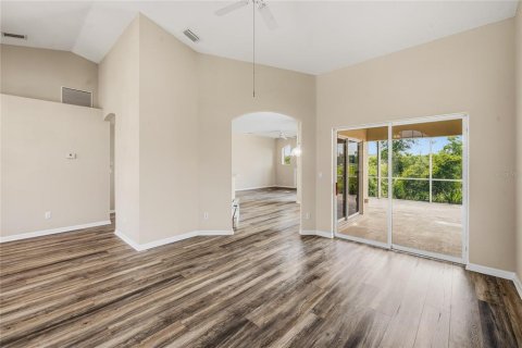 House in DeBary, Florida 3 bedrooms, 183.2 sq.m. № 2226407 - photo 9