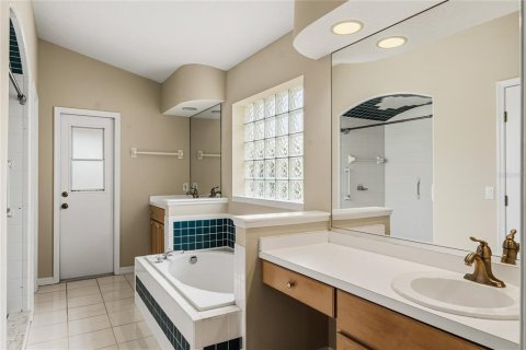 House in DeBary, Florida 3 bedrooms, 183.2 sq.m. № 2226407 - photo 24