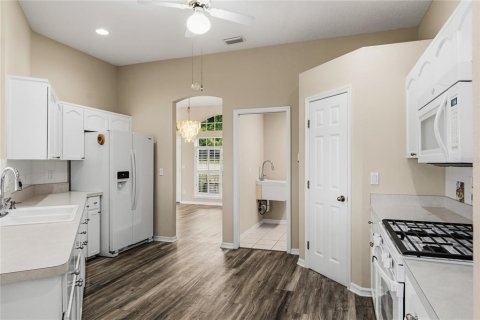 House in DeBary, Florida 3 bedrooms, 183.2 sq.m. № 2226407 - photo 15
