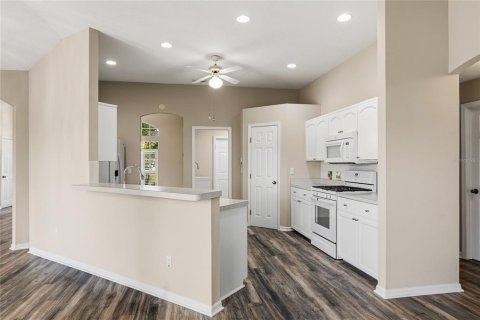House in DeBary, Florida 3 bedrooms, 183.2 sq.m. № 2226407 - photo 14
