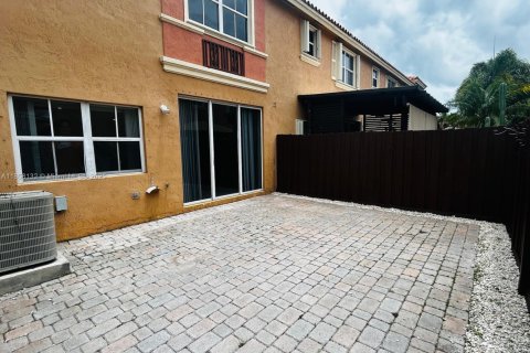 Townhouse in Miami, Florida 3 bedrooms, 158.86 sq.m. № 1882612 - photo 12