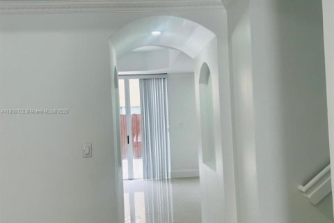 Townhouse in Miami, Florida 3 bedrooms, 158.86 sq.m. № 1882612 - photo 15