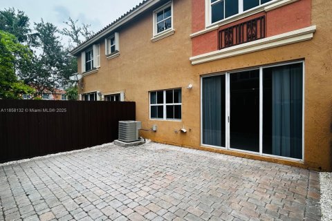 Townhouse in Miami, Florida 3 bedrooms, 158.86 sq.m. № 1882612 - photo 22