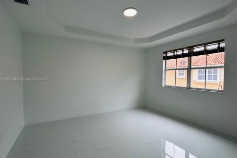 Townhouse in Miami, Florida 3 bedrooms, 158.86 sq.m. № 1882612 - photo 10