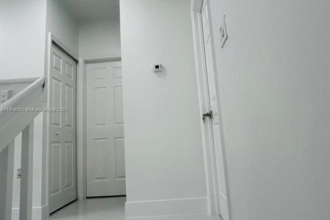 Townhouse in Miami, Florida 3 bedrooms, 158.86 sq.m. № 1882612 - photo 23