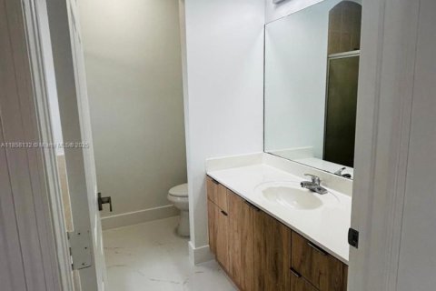 Townhouse in Miami, Florida 3 bedrooms, 158.86 sq.m. № 1882612 - photo 29