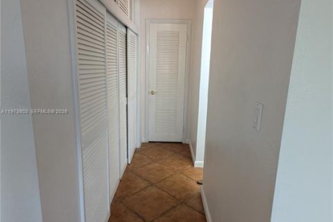 Condominio en venta en North Miami, Florida, 1 dormitorio, 69.12 m2 № 2033365 - foto 6