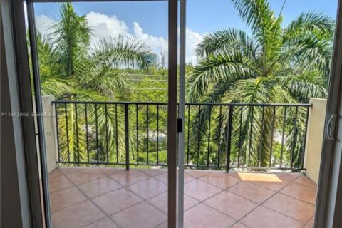 Condominio en venta en North Miami, Florida, 1 dormitorio, 69.12 m2 № 2033365 - foto 12