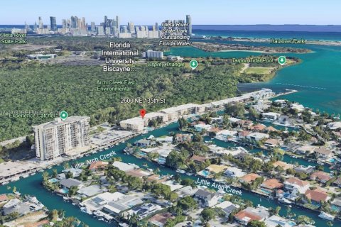 Condominio en North Miami, Florida, 1 dormitorio  № 2033365