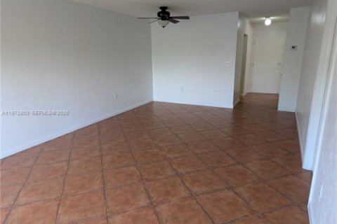 Condominio en venta en North Miami, Florida, 1 dormitorio, 69.12 m2 № 2033365 - foto 4