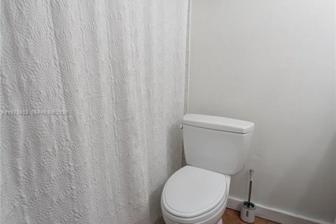 Condominio en venta en North Miami, Florida, 1 dormitorio, 69.12 m2 № 2033365 - foto 11