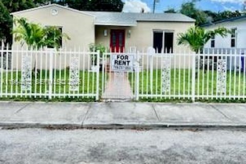 Casa en venta en Miami, Florida, 4 dormitorios № 2047839 - foto 2