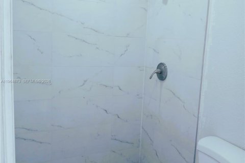 Casa en venta en Miami, Florida, 4 dormitorios № 2047839 - foto 25