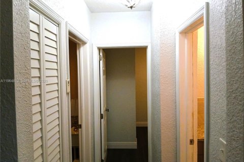 Casa en venta en Miami, Florida, 4 dormitorios № 2047839 - foto 19