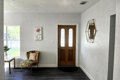 Casa en venta en Miami, Florida, 4 dormitorios № 2047839 - foto 3
