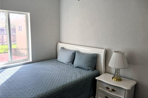 Casa en venta en Miami, Florida, 4 dormitorios № 2047839 - foto 17