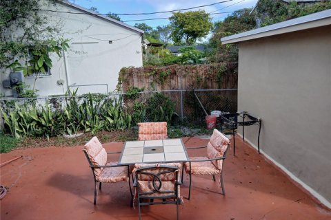 Casa en venta en Miami, Florida, 4 dormitorios № 2047839 - foto 27