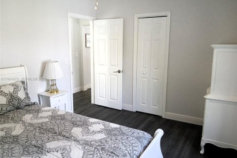 Casa en venta en Miami, Florida, 4 dormitorios № 2047839 - foto 15