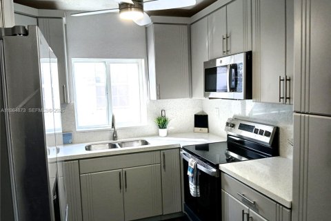 Casa en venta en Miami, Florida, 4 dormitorios № 2047839 - foto 8