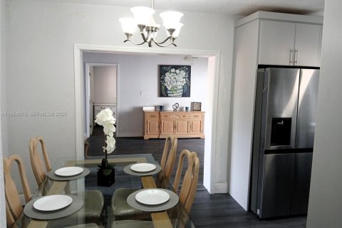 Casa en venta en Miami, Florida, 4 dormitorios № 2047839 - foto 10