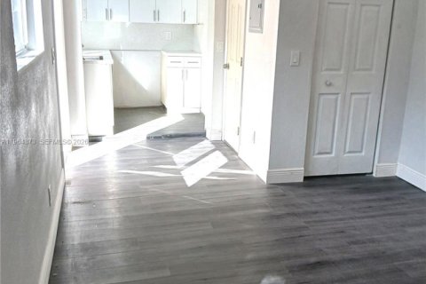 Casa en venta en Miami, Florida, 4 dormitorios № 2047839 - foto 23