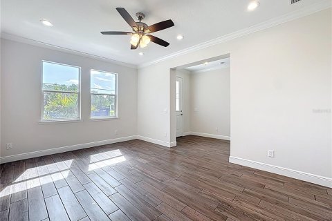 Casa en venta en Orlando, Florida, 4 dormitorios, 271.92 m2 № 1911497 - foto 3