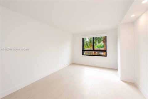 Condo in Key Biscayne, Florida, 2 bedrooms  № 2076645 - photo 9